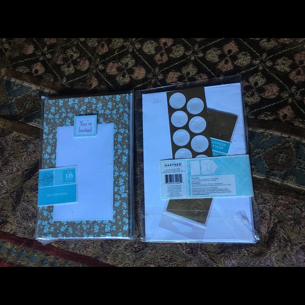 15 invitations with envelopes/ gold sticker